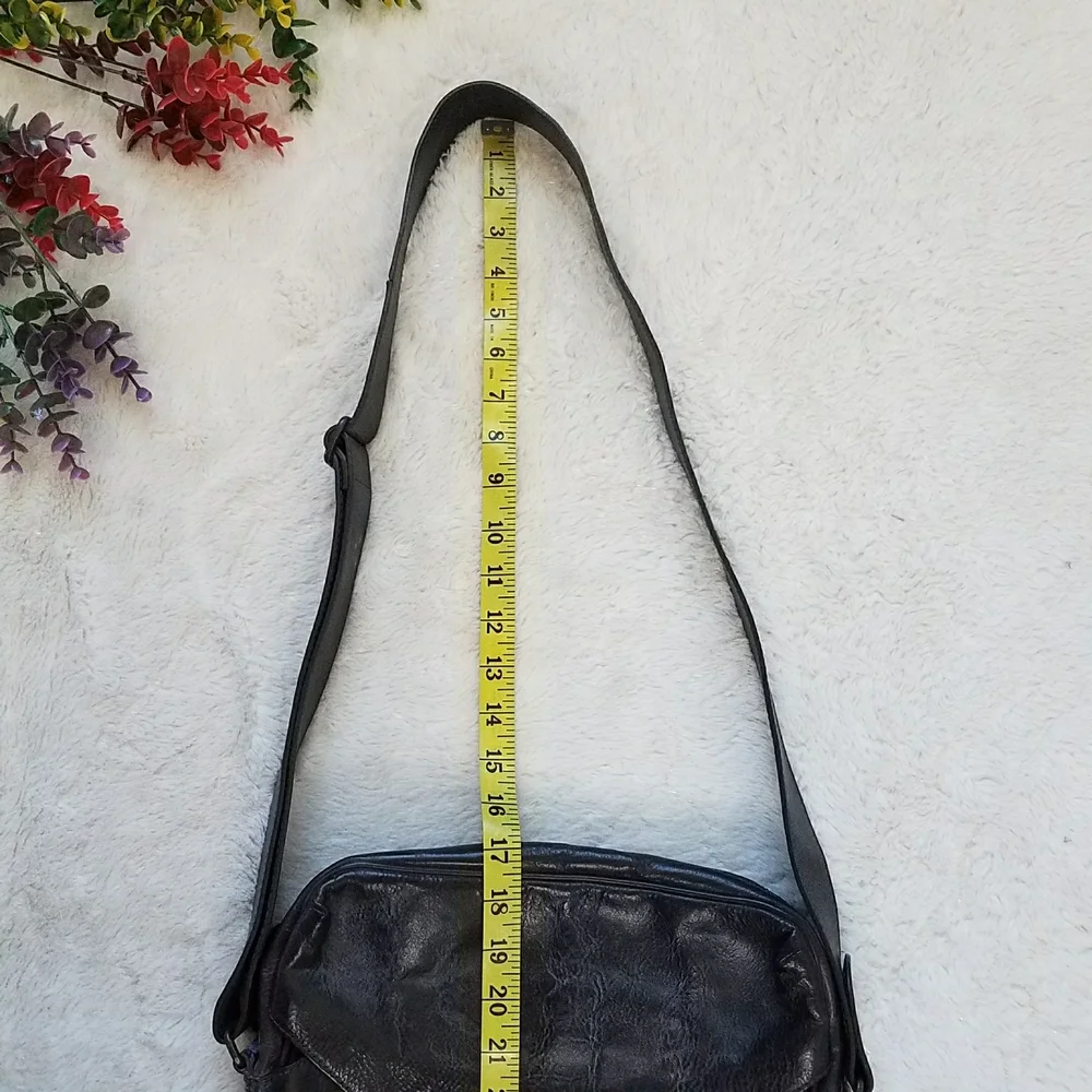 Banana Republic Vintage Leather Messenger Bag